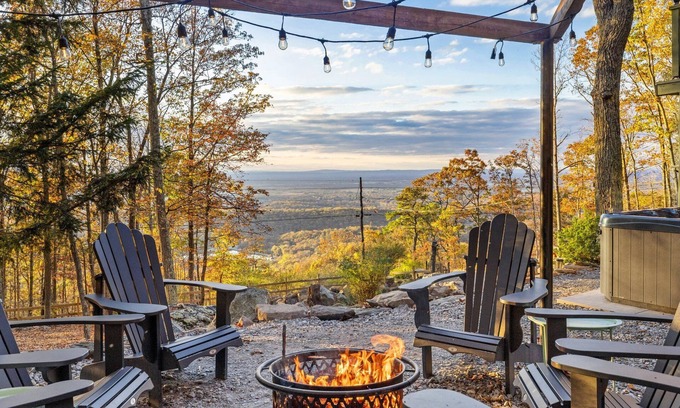 Kabletown Cabina | Rocky Ridge - Cabin w/ Hot Tub & Heavenly Views!