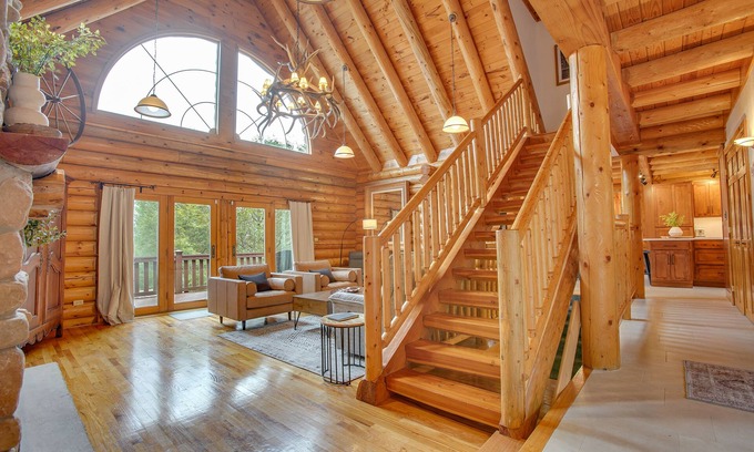 Wapwallopen Cabina | Rocky Top Cabin | Mtn Views w/ HOT TUB + Pool!