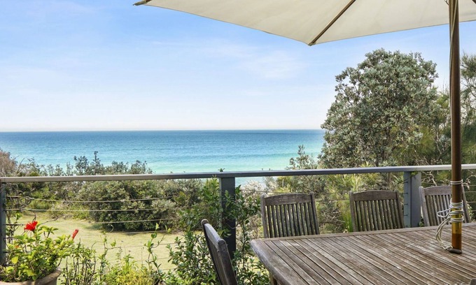 Manyana Casa | Rockys beach house on the waterfront