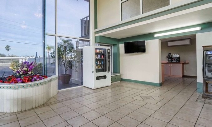 Clearwater Hotel | Rodeway Inn Clearwater - Largo