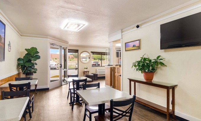 Evans Hotel | Rodeway Inn Greeley