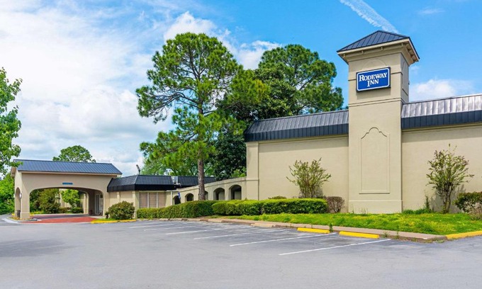 Huntsville Hotel | Rodeway Inn Huntsville West