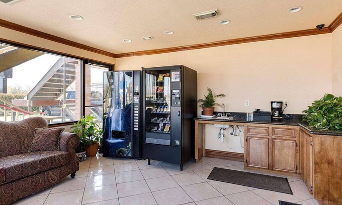 South Houston Hotel | Rodeway Inn South Houston