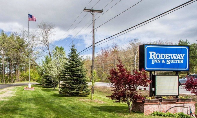 Brunswick Hotel | Rodeway Inn & Suites Brunswick near Hwy 1