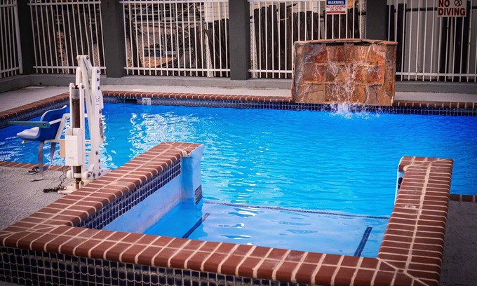 Central City Hotel | Rodeway Inn & Suites