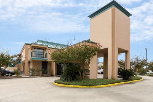 Desire Area Hotel | Rodeway Inn & Suites New Orleans Gentilly