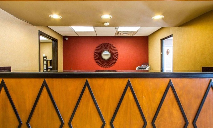 Clarksville Hotel | Rodeway Inn & Suites