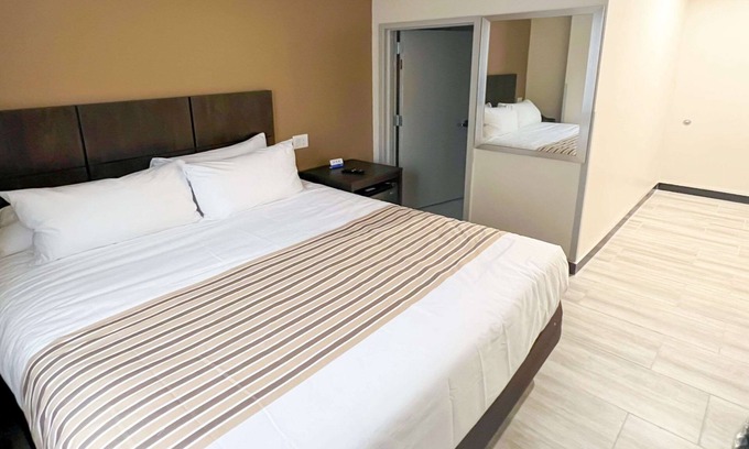 Brownsville Hotel | Rodeway Inn