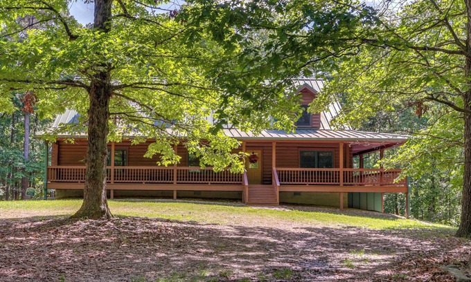 Rogers Cabina | Rogers Cabin on 17 Acres w/ Wraparound Deck!