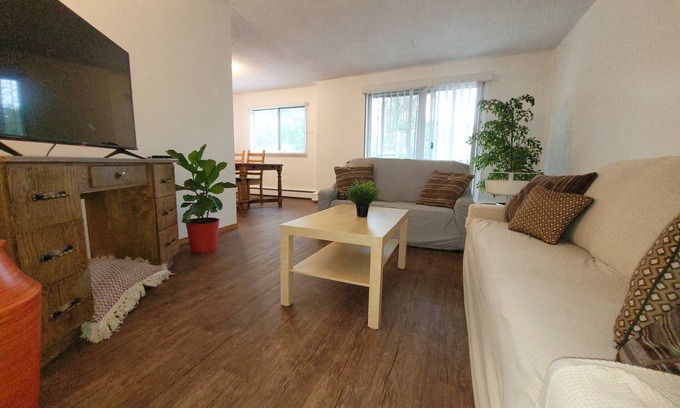 West Edmonton Apartamento | ✅COMMONWEALTH Stadium✅️4+ beds!✅️ROGERS Place✅️KINSMEN Centre✅️EXPO Centre