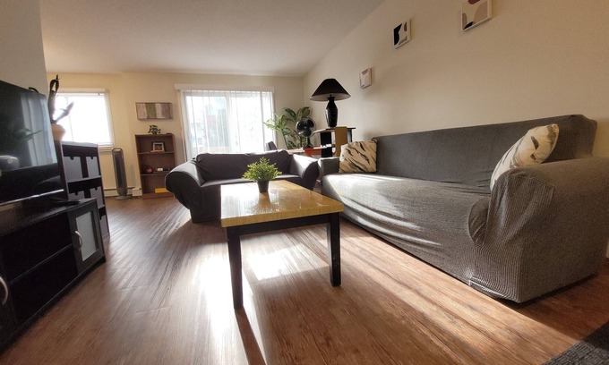 West Edmonton Apartamento | COMMONWEALTH & CLARKE Stadium✅️ROGERS Place✅️EXPO Centre✅️King, 2 twins+ beds✅️