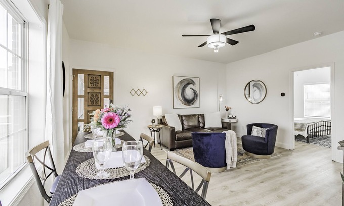Rogers Casa | Rogers Retreat next to AMP TOP GOLF PROMENADE