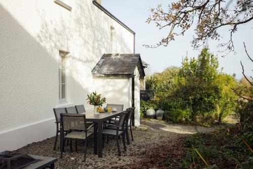 Haverfordwest Casa | Rogeston House - Charming farmhouse in picturesque Pembrokeshire