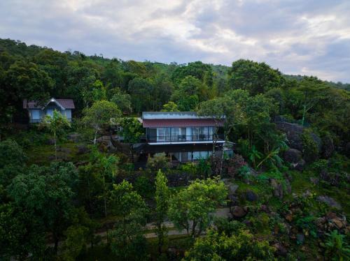 Elappara Casa | Roley Stone