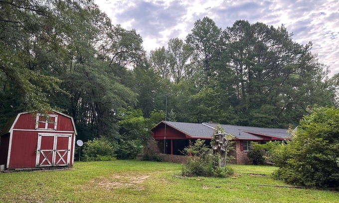 Ralph Casa | Roll Tide Ranch on 5 Tranquil Acres of Country Living Near Tuscaloosa Town!