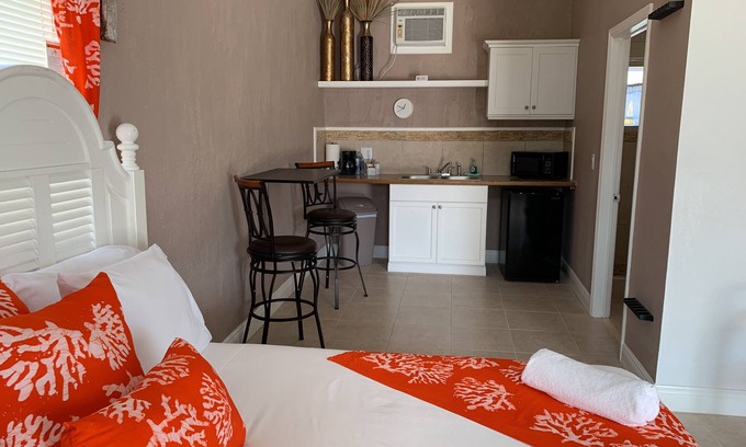 Andros Town Cabaña | Lugar Cabanas / Fresh Creek de Rolle nueva propiedad en Andros! Wifi