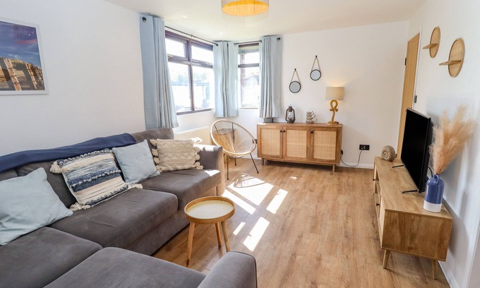 Grimsby Cabaña | ROLLIN' DUNES, pet friendly in Humberston, Lincolnshire
