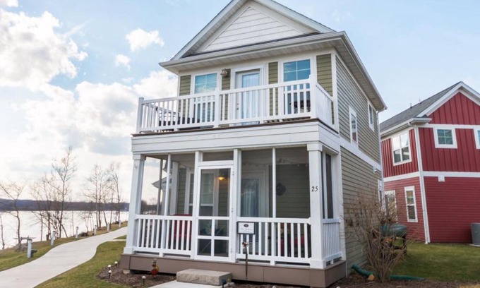 Ottawa Casa | Rollin` on the River #25