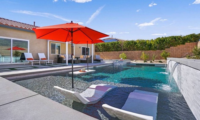Desert Hot Springs Apartamento | Rolling Hills: Luxury Home, Heated Pool, Mtn Views