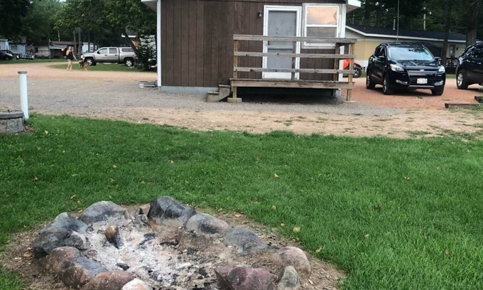 Ainsworth Cabina | Rolling Stone Lakeside Cabin 1: 2 Bedrooms