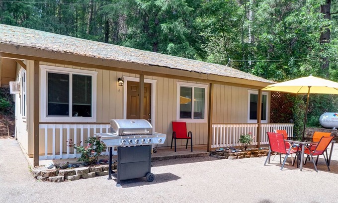 Cedar Ridge Cabina | Rollins Lakeside Inn & Resort - 2-Bedroom Cabins