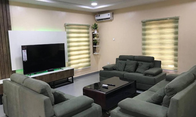 Abuja Apartamento | Roman Cabin