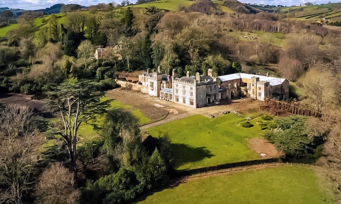 Kingswood Cabaña | Romance, style and luxury are on offer in abundance in this countryside apartment.