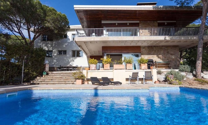 Cabrils Casa | ROMANI - Casa con piscina privada. Capacidad hasta 17 personas. 20 minutos Barcelona