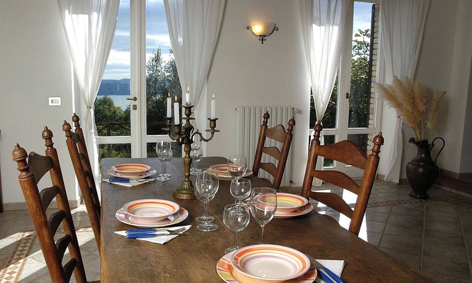 Passignano sul Trasimeno Apartamento | Romantic located vacation flat above the Trasimeno Lake
