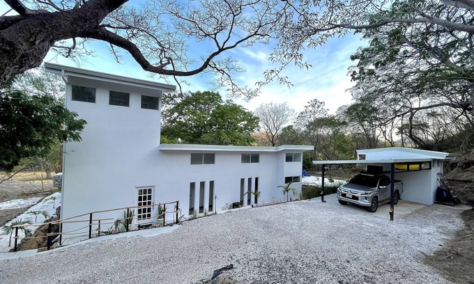 Liberia Casa | Romantic Contemporary House with Private pool - 5 min from the beach!