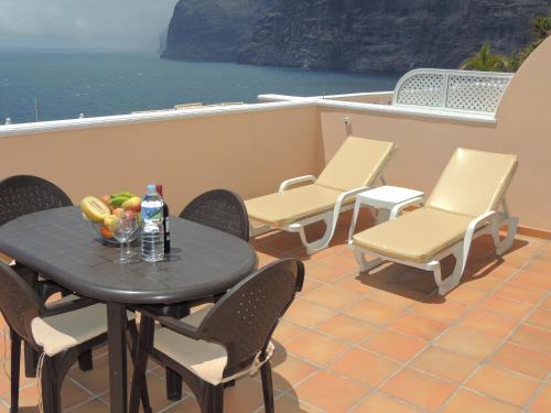 Los Gigantes Apartamento | Romantic Retreat with Marine View