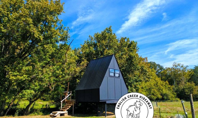 Newport Otro | Romantic A Frame Tree House at Glamping Goat Farm!