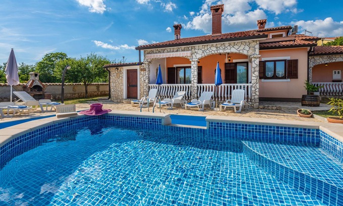 Nedescina Villa | ÚLTIMO MINUTO -30%! Romántica y encantadora villa de piscina recién abierta
