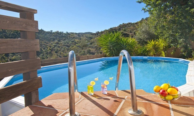 Comares Cabaña | Romántico y completo privado escondite para 2 con piscina y vistas increíbles.