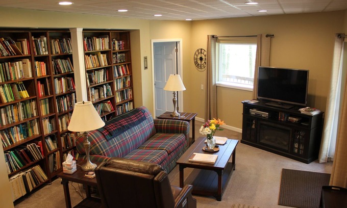 Berrien Springs Apartamento | Romantic and Peaceful Relaxation in the Woods with Hot Tub