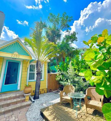 Pass-a-Grille Casa | Romantic Beach Escape Steps to Sand & Sunset