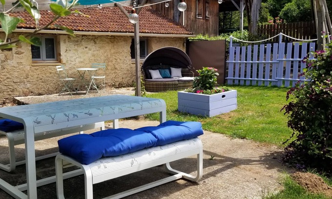 Larzac Cabaña | Romantic Bijou Gite filled with character and charm with shared pool