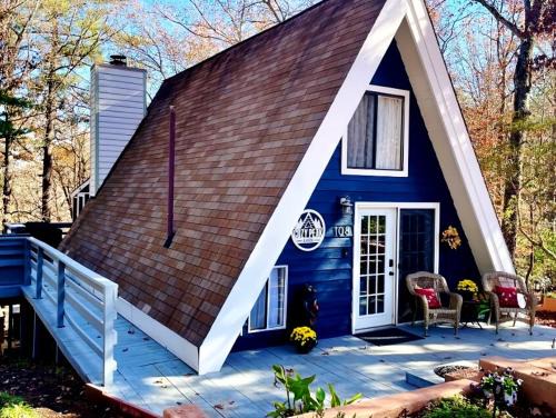 Lake Lure Casa | Romantic Cabin Getaway minutes from Chimney Rock