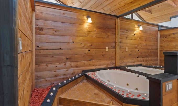 Kissimmee Apartamento | Romantic Cabin w/ Balcony + Tub + Hammock + Grill
