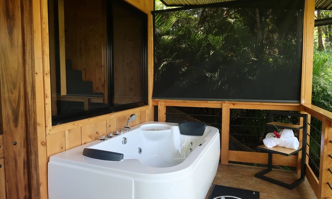 Monterrey Cabina | Romantic cabin with hot tub near La Fortuna