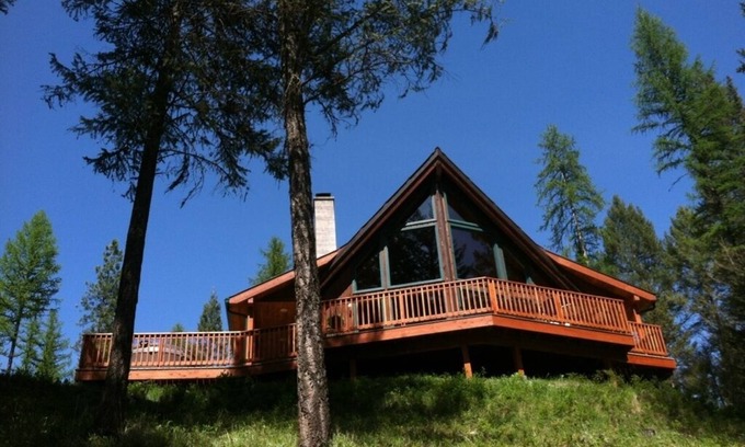 Kalispell Chalet De Esquí | Chalet de cedro, limpio, hogareño, hottub, chimenea de leña, ubicación central y privado