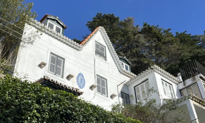 Sintra Chalet De Esquí | Romantic Challet in Old Town Sintra With Views. Pets are Welcome!