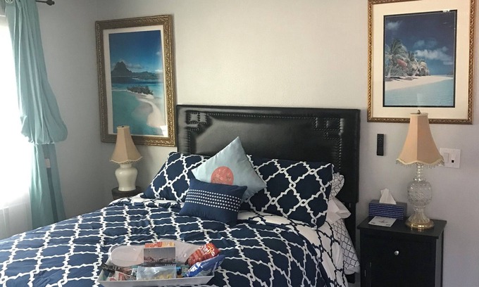 Windsor North River Ridge Casa | Romantic Coastal Private Room is located 10 minutes from all sightseeing places