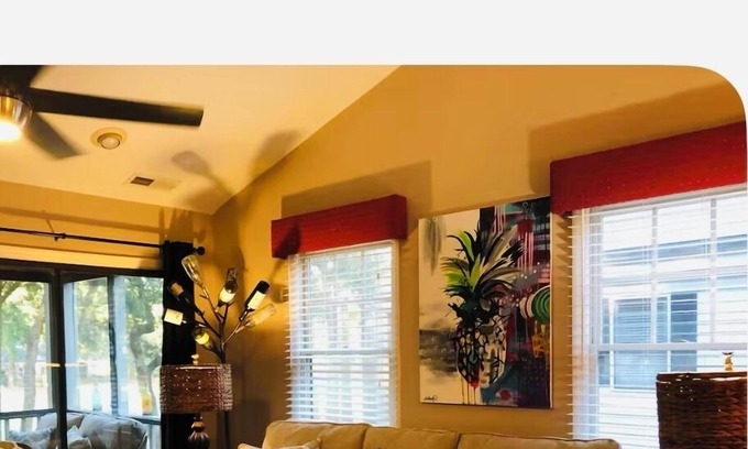 Pawleys Island Villa | Condominio romantico en el frente de golf, en la plantacion de Pawley's a las playas y cercado!