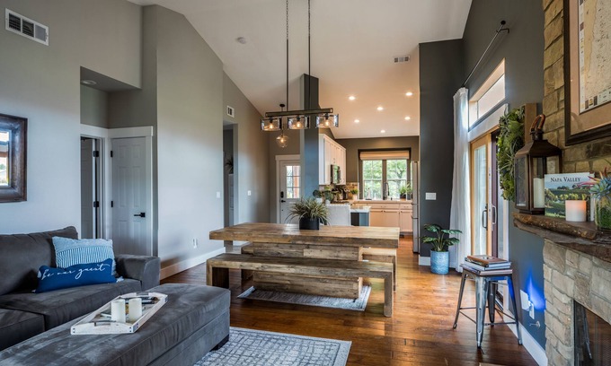 Yountville Casa | Romantic cottage with gorgeous Vineyard and Mountain Views.