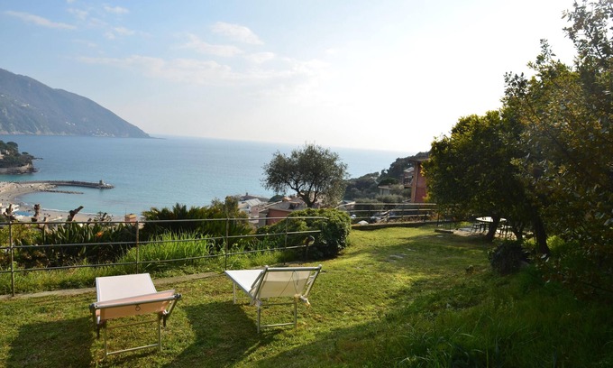 Recco Casa | Romantic domicile with a large garden and a fantastic sea view