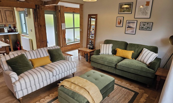 Burstock Cabaña | Romantic Dorset Stables Stay - Scenic Views & Countryside Calm