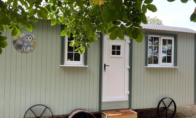 Irstead Apartamento | Romántico-Baño Privado-Cabaña del Pastor-Farm animals on site-Vista al campo