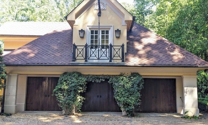 Ball Ground Apartamento | Romantic, European, Carriage House Apartment