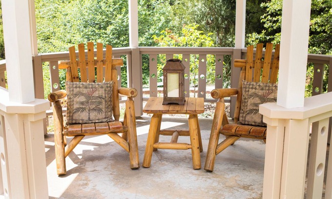 Murphys Apartamento | Romantic Getaway at Crestview Pond Estate